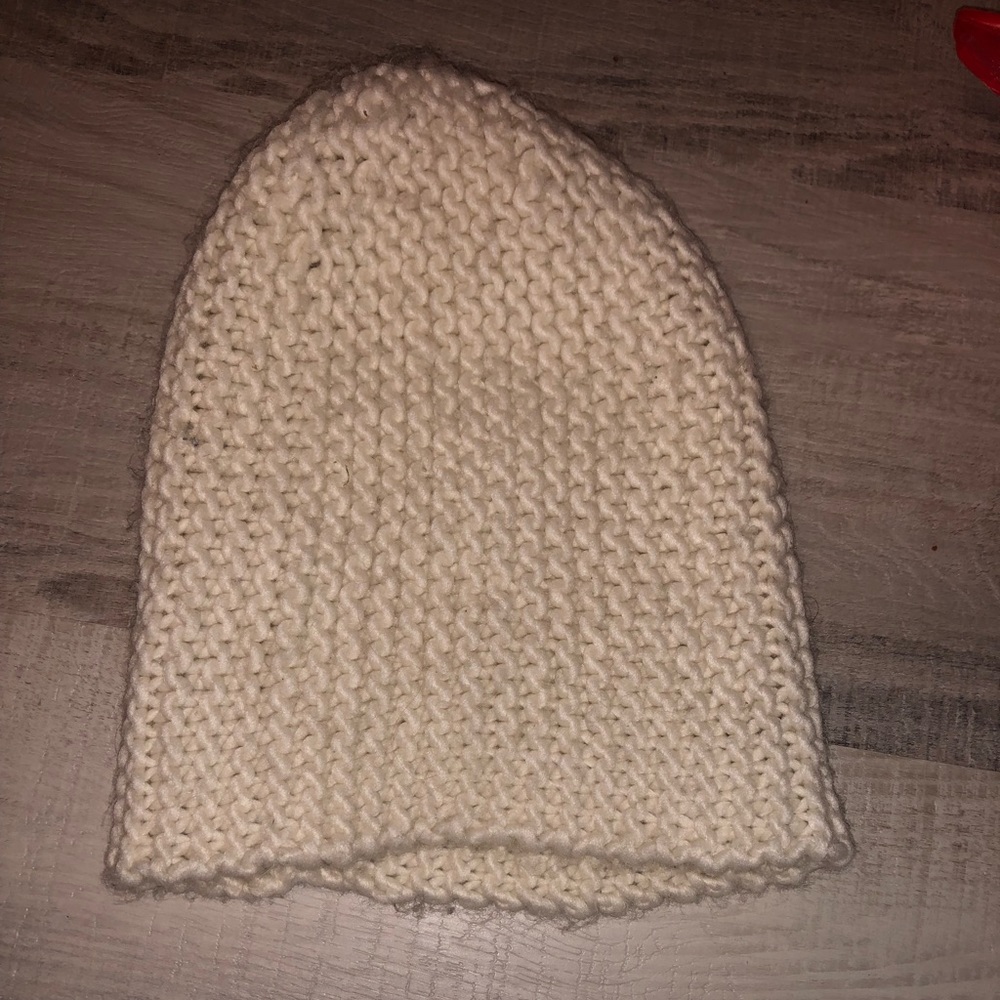 HM white knit beanie!